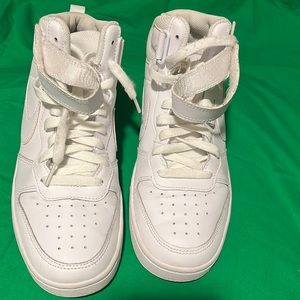 US 7 big boy White Nile sneaker fits size 8 women